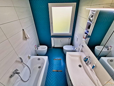 2° bagno-WC finestrato con vasca da bagno