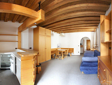 Wohn- & Schlafzimmer mit offener Küche