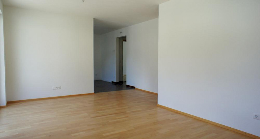 4-roomed apartment with car port Bild