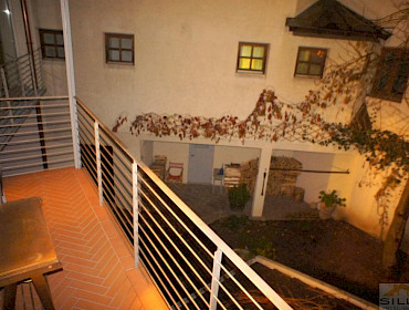 Balkon mit Innenhof
