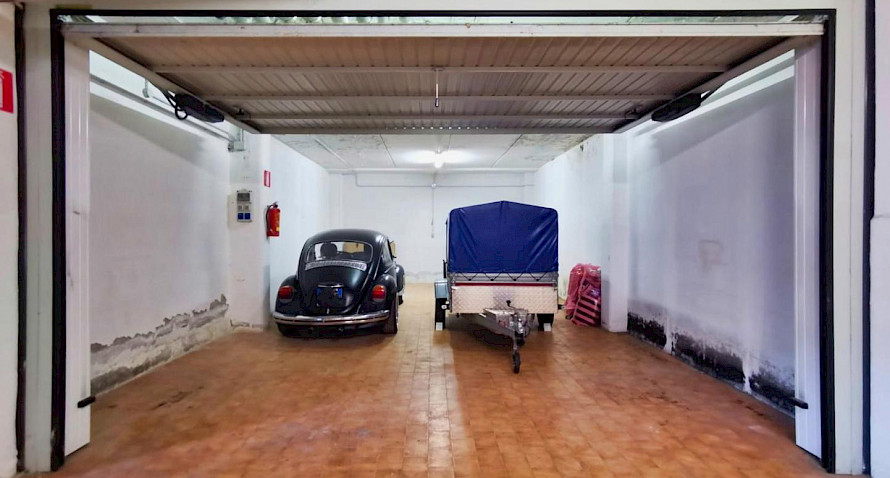 double garage or stockroom in a perfect location Bild