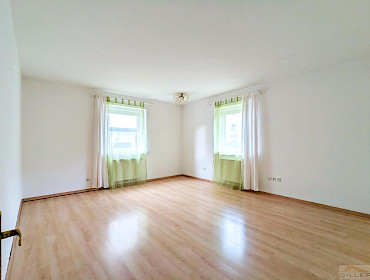 Großzügiges Zimmer