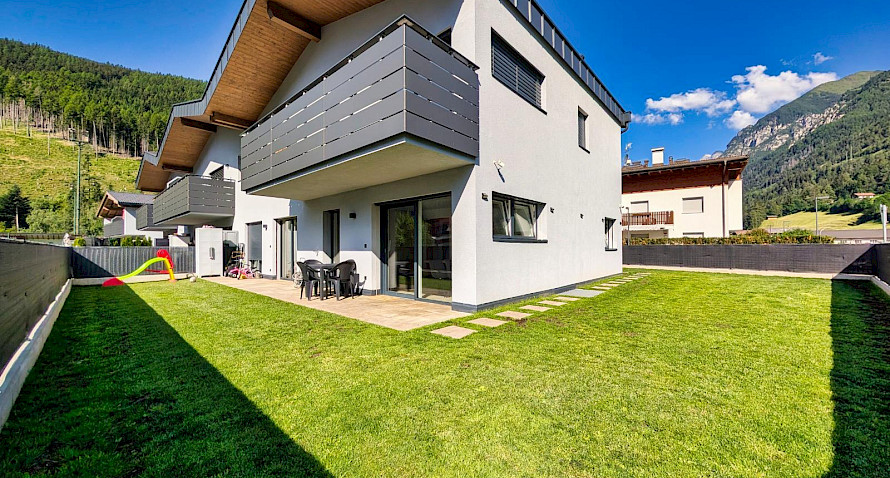 kompakte & neuwertige 4-Z-Wohnung mit großem Garten Bild