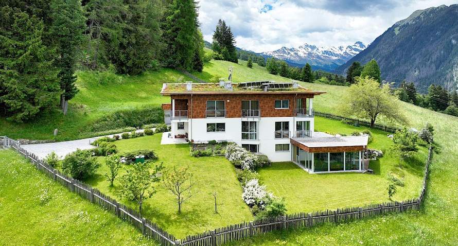Exklusive Villa mit angrenzendem Gästehaus in schöner Panoramalage! Bild