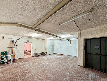 magazzino nel piano intermedio