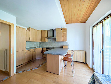 cucina con accesso al balcone