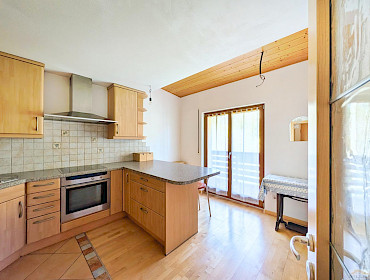 cucina con accesso al balcone