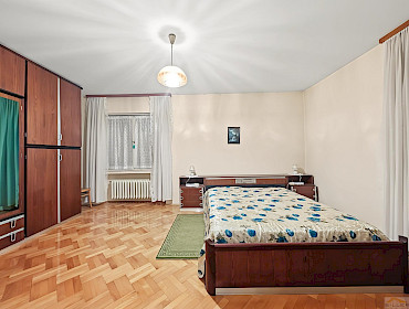 spacious sleeping room