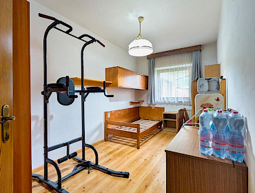 drittes lichtdurchflutetes Zimmer: Möglichkeit für Hobby-oder Fitnessraum
