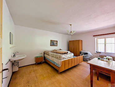 weiteres Schlafzimmer mit natürlichem Licht