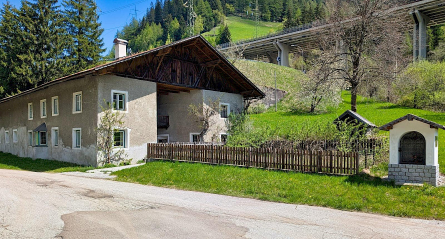 Farmstead with diverse opportunities in Brenner Bild