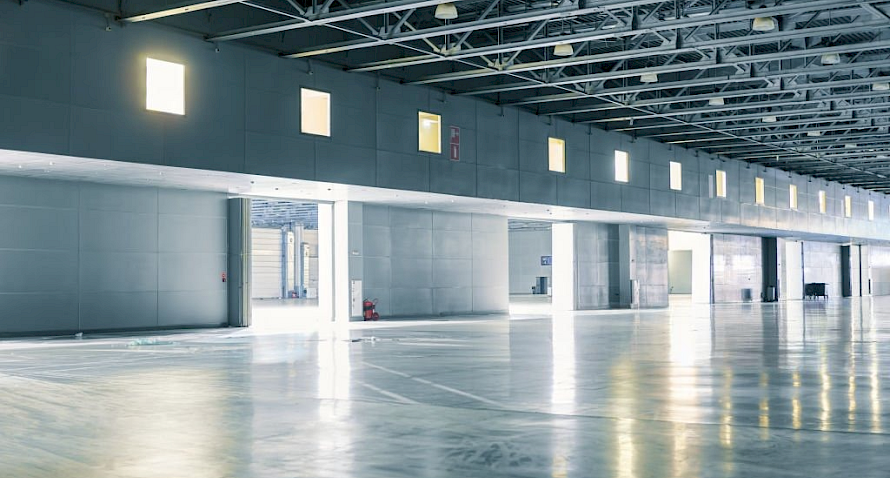 Capannone moderno per produzione e logistica Bild