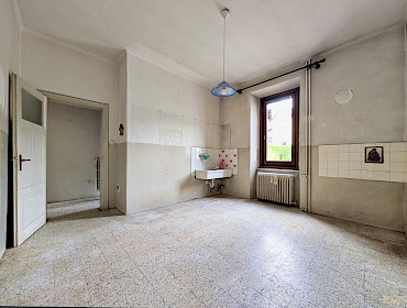 lichtdurchflutete Wohnküche mit Fenster