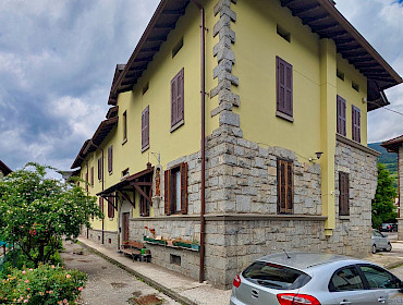 herrliche Fassade im Grünen in zentraler Lage
