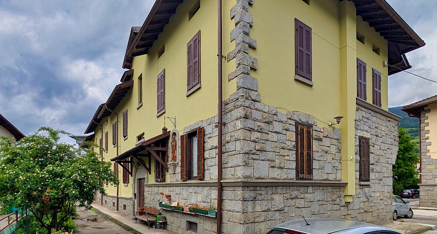 trilocale in centro con grande potenziale Bild