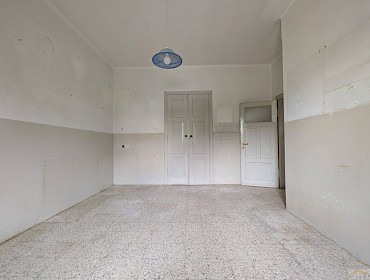 geräumiger Wandschrank in der Küche