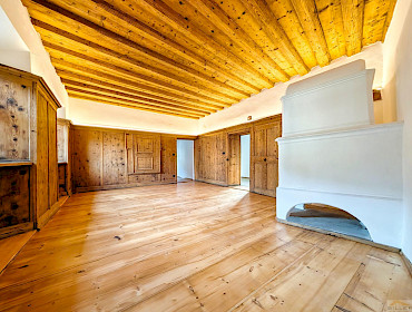 Wohnzimmer mit Kachelofen