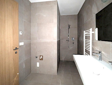 Badezimmer mit walk-in Dusche Badezimmer mit walk-in Dusche