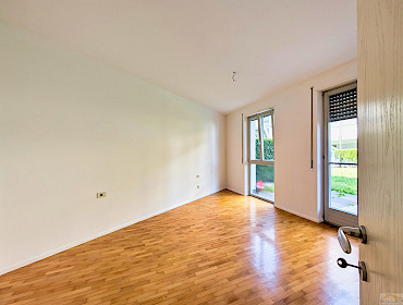 Schlafzimmer mit hochwertigem Parquet