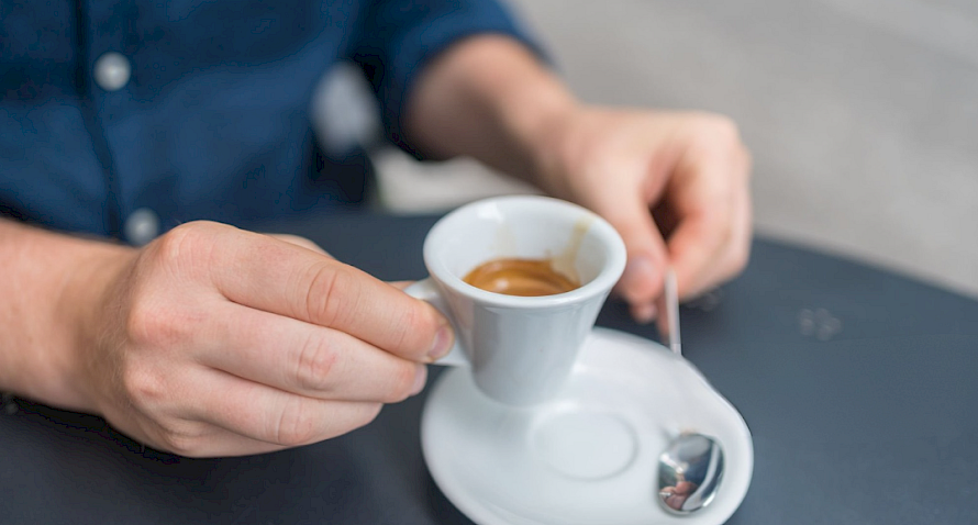 Affittasi bar con potenziale – posizione commerciale perfetta ⟟ Bild