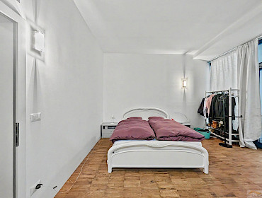 pacious bedroom with plenty of room to relax pacious bedroom with plenty of room to relax