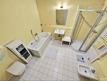 Large, bright, and inviting bathroom Large, bright, and inviting bathroom