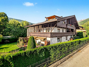 vista dall'esterno: appartamento con terrazza al 1° piano vista dall'esterno: appartamento con terrazza al 1° piano