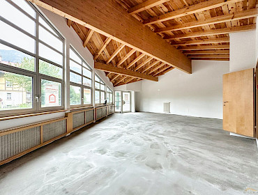 Große Fenster mit Bergblick