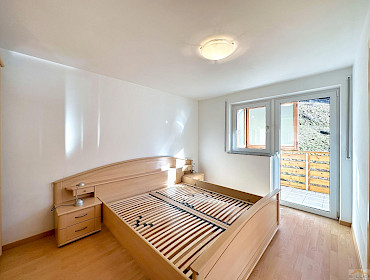 lichtdurchflutetes Schlafzimmer mit Zugang zum Balkon lichtdurchflutetes Schlafzimmer mit Zugang zum Balkon