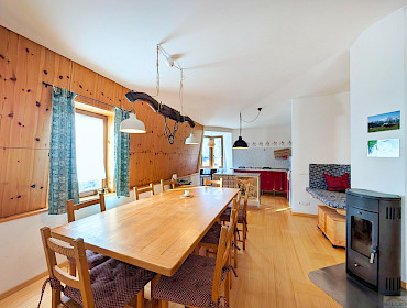 Wohnküche mit Holzofen