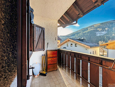 Großer Balkon mit Blick auf das Zentrum von Gossensass