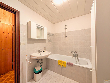 Badezimmer in der Nähe der Schlafzimmer im zweiten Stock