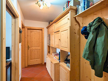 Flur mit großem Schrank