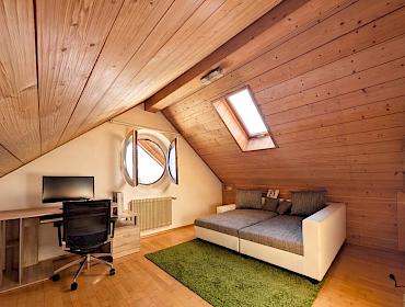 bright sleeping area on the 4th floor bright sleeping area on the 4th floor