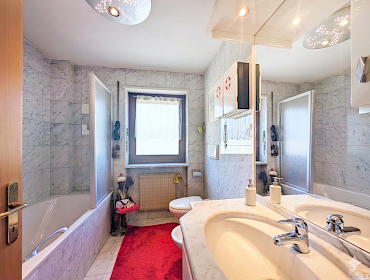 Badezimmer mit Fenster Badezimmer mit Fenster