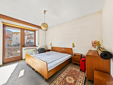 Hauptschlafzimmer mit Zugang zum Balkon
