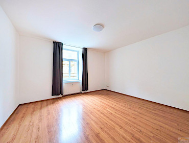 helles Schlafzimmer mit Fenster helles Schlafzimmer mit Fenster