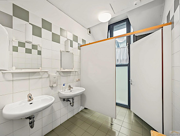 Bad/ WC Bad/ WC