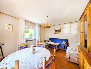 soggiorno con zona pranzo