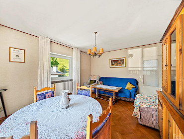 Wohnzimmer mit Essbereich