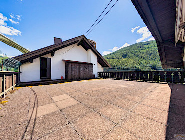 sonnengeküsste Terrasse
