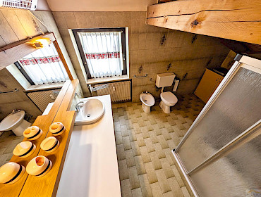 2. Badezimmer mit Fenster + Bidet