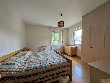 Schlafzimmer mit Doppelbett
