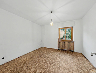zusätzliches Schlafzimmer mit Fenster