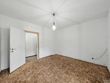 zusätzliches Schlafzimmer mit Fenster