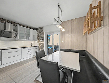 separate Küche mit Zugang zum Balkon