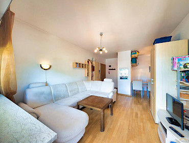 großes & helles Wohnzimmer