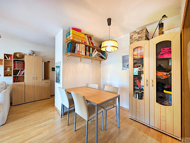 großes & helles Wohnzimmer