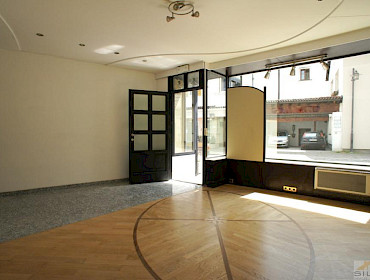 Innenansicht mit Fensterfront