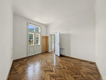 Schlafzimmer mit eigenem Balkon